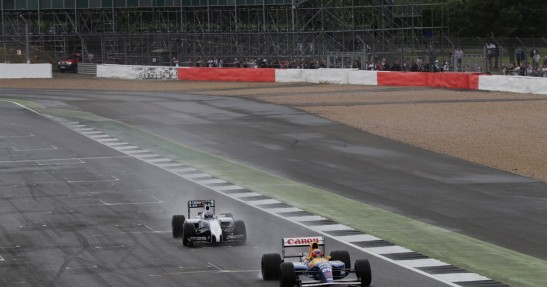 Historyczne bolidy F1 zespołu Williams w akcji na torze Silverstone