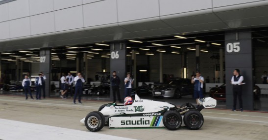 Historyczne bolidy F1 zespołu Williams w akcji na torze Silverstone