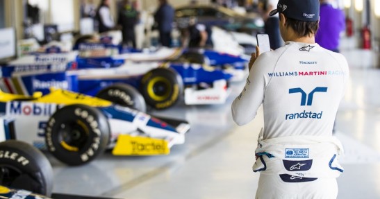 Historyczne bolidy F1 zespołu Williams w akcji na torze Silverstone