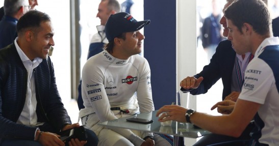 Historyczne bolidy F1 zespołu Williams w akcji na torze Silverstone