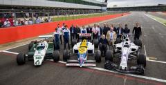 Historyczne bolidy F1 zespou Williams w akcji na torze Silverstone