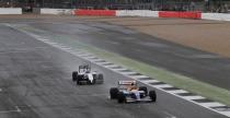 Historyczne bolidy F1 zespou Williams w akcji na torze Silverstone