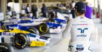 Historyczne bolidy F1 zespou Williams w akcji na torze Silverstone