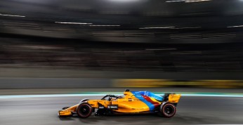 Alonso celowo ścinał zakręt?