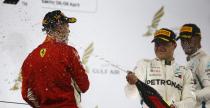 Vettel myla, e Mercedes go zaszachowa