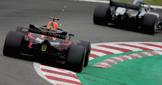 Daniel Ricciardo za Lewisem Hamiltonem