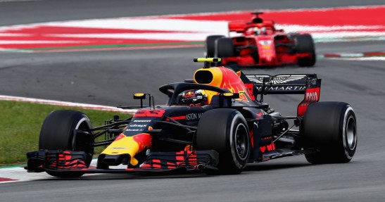 Max Verstappen przed Sebastianem Vettelem
