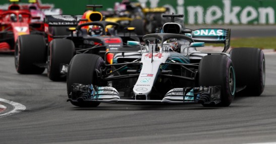 Lewis Hamilton przed Danielem Ricciardo