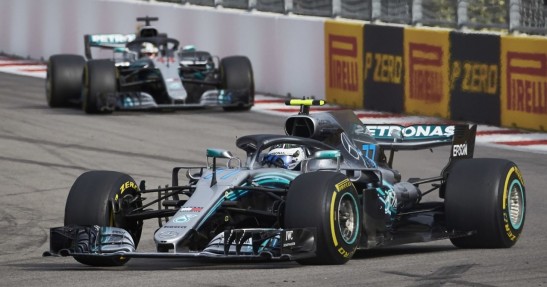 Hamilton nie planuje oddać Bottasowi zwycięstwa