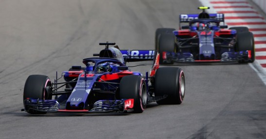 Gasly dostał odłamkiem w kask