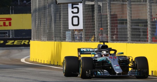 Hamilton 'zmienia się w zupełną maszynę'