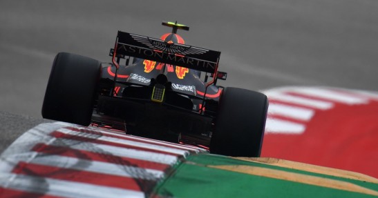 Verstappen zdumiony uszkodzeniem bolidu na krawężniku