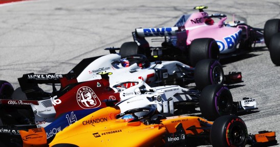 Grosjean dostał karę cofnięcia na starcie i kolejny punkt karny