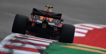Verstappen zdumiony uszkodzeniem bolidu na krawężniku