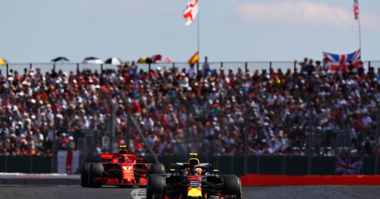 Max Verstappen przed Kimim Raikkonenem