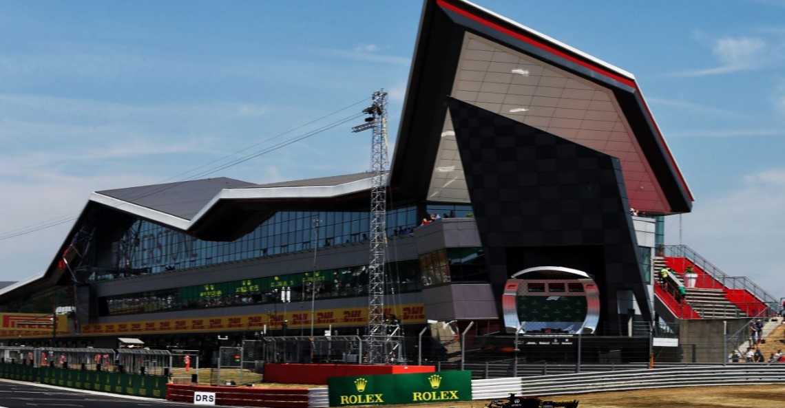 FIA zarządziła montaż nowego krawężnika na Silverstone