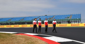 Hamilton krytykuje nowy asfalt na Silverstone: Jest bardziej...