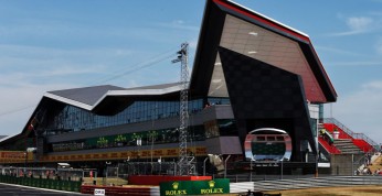 FIA zarządziła montaż nowego krawężnika na Silverstone