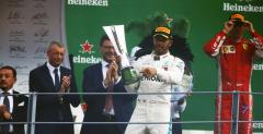 Lewis Hamilton wituje zwycistwo w GP Woch