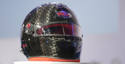 FIA przedstawia nowy kask dla kierowcw F1 z mniejszym wizjerem