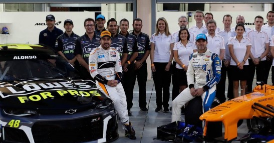 Alonso poprowadził samochód NASCAR, Johnson bolid F1