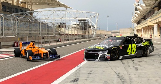 Alonso poprowadził samochód NASCAR, Johnson bolid F1