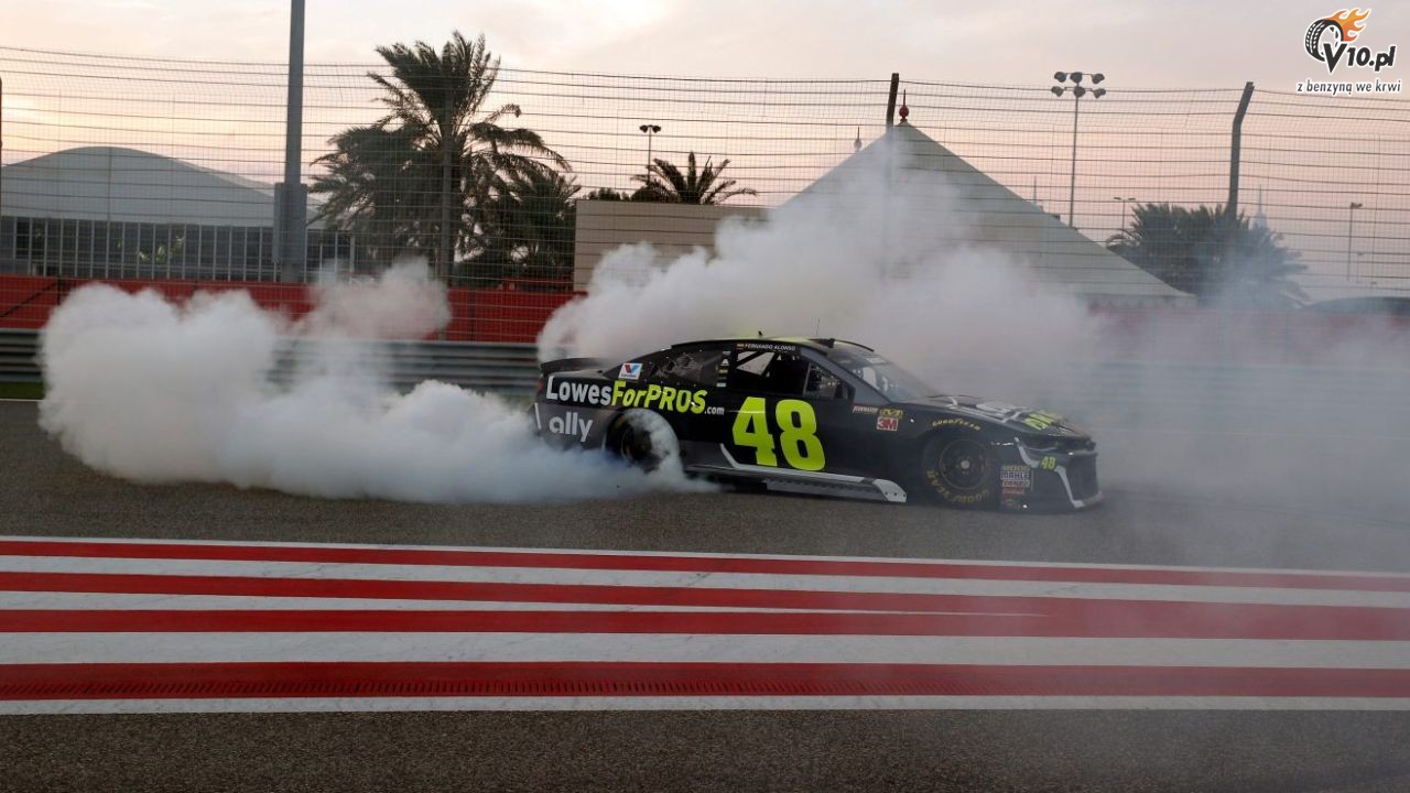 Alonso poprowadzi samochd NASCAR, Johnson bolid F1