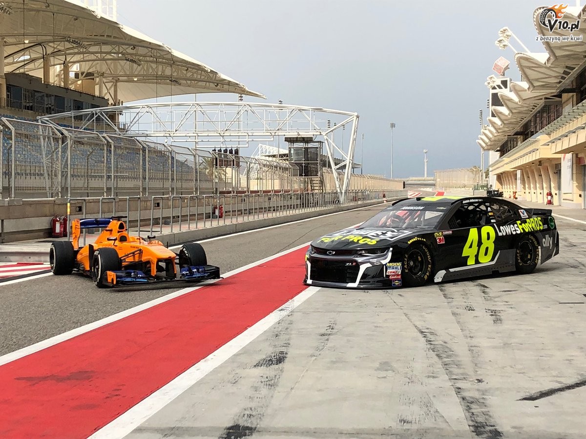 Alonso poprowadzi samochd NASCAR, Johnson bolid F1