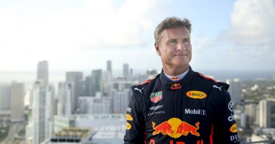 Bolid F1 kręci bączki ponad 200 metrów nad ziemią w Miami