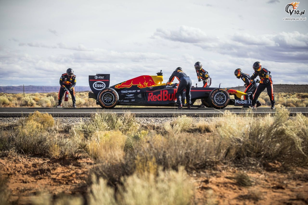Ricciardo przemierza Ameryk bolidem F1