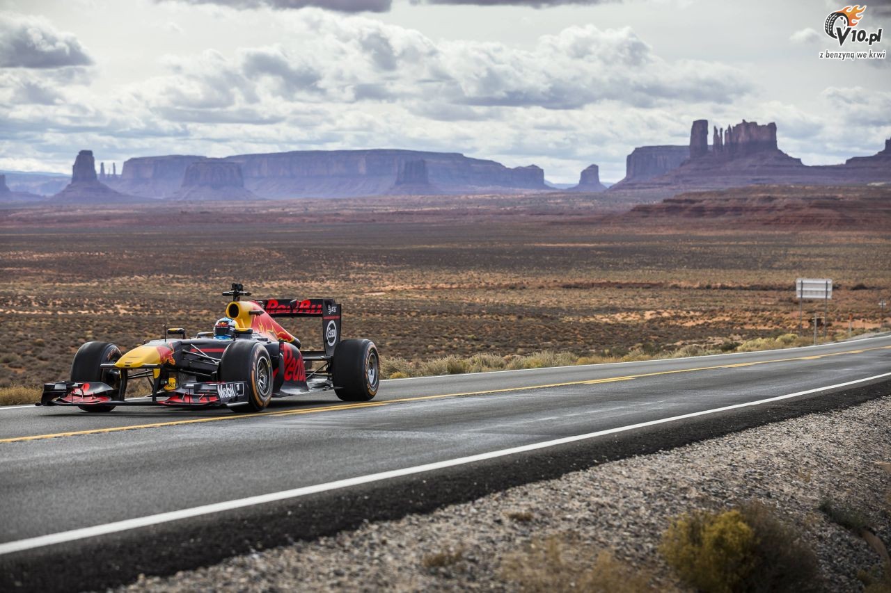 Ricciardo przemierza Ameryk bolidem F1