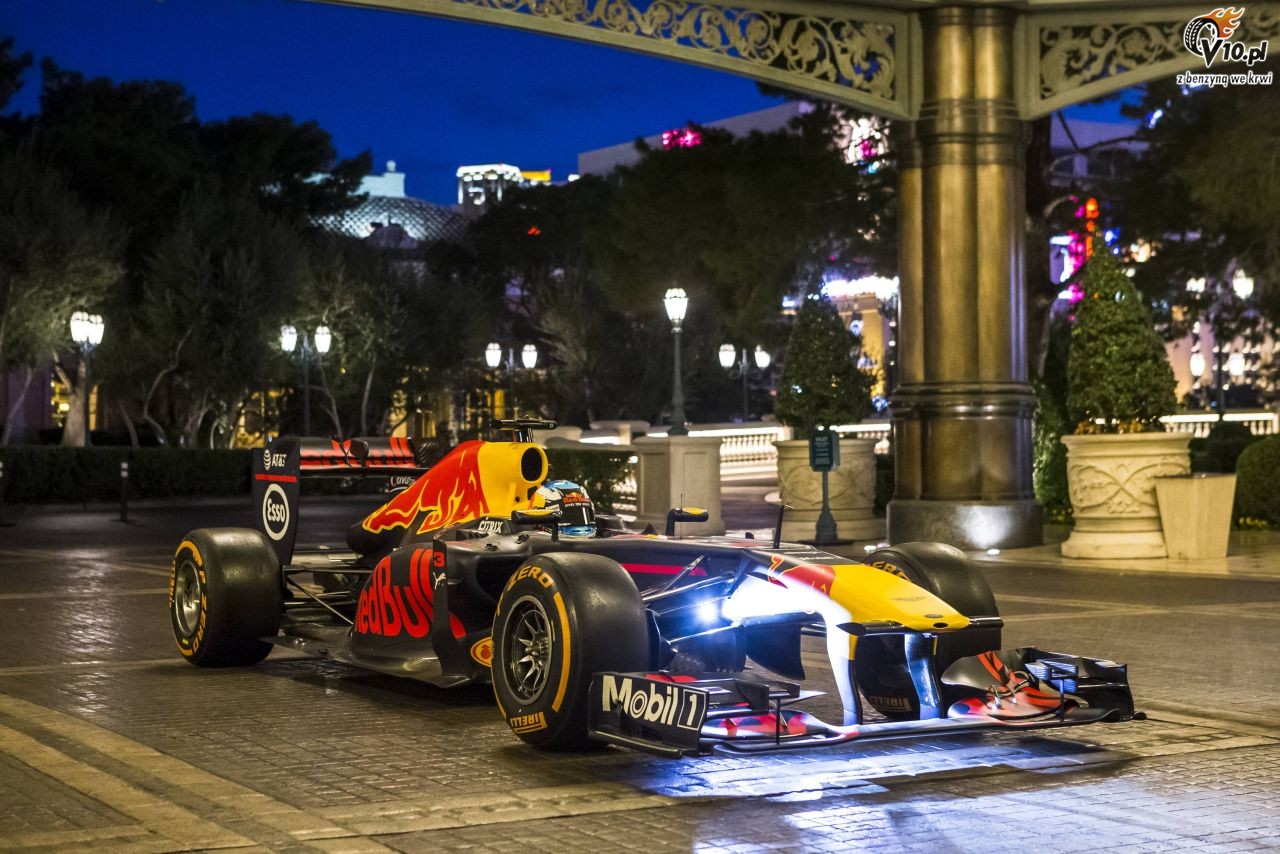 Ricciardo przemierza Ameryk bolidem F1