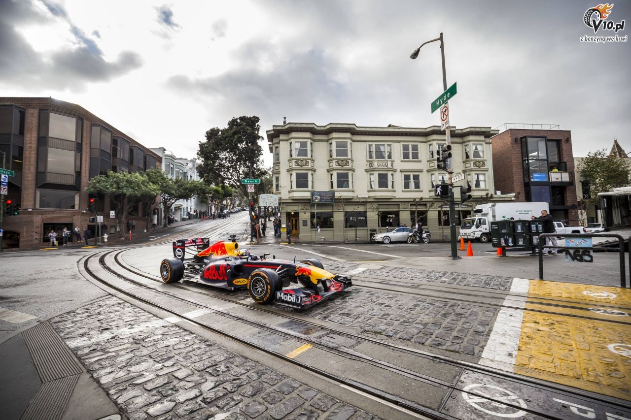 Ricciardo przemierza Ameryk bolidem F1