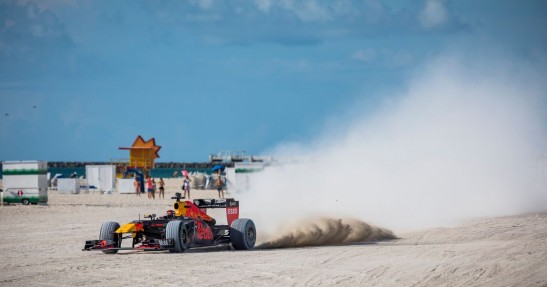 Bolidem F1 przez Amerykę w wykonaniu Verstappena