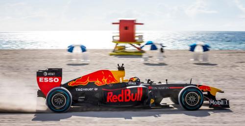 Bolidem F1 przez Amerykę w wykonaniu Verstappena