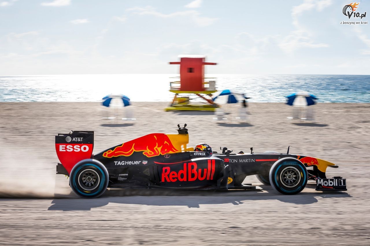 Bolidem F1 przez Ameryk w wykonaniu Verstappena