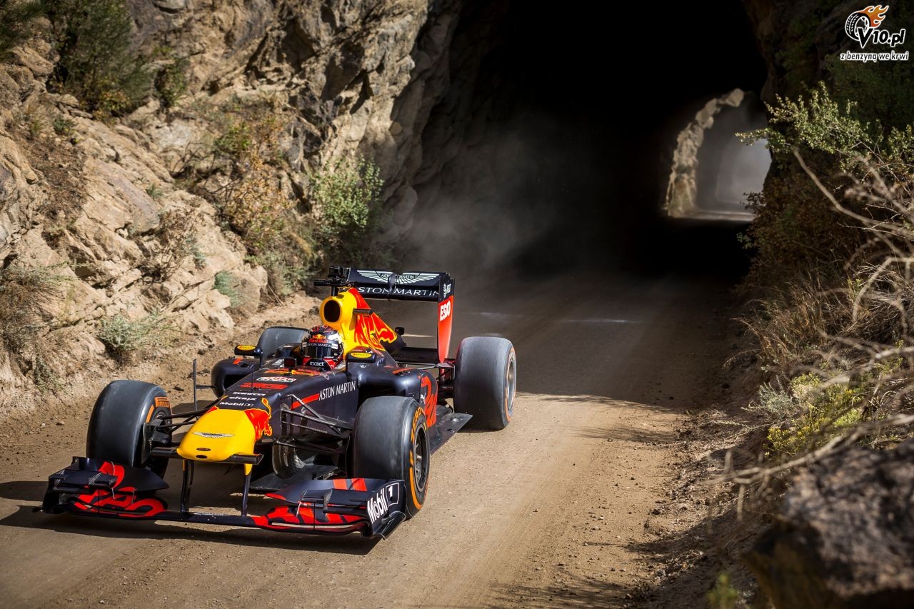 Bolidem F1 przez Ameryk w wykonaniu Verstappena