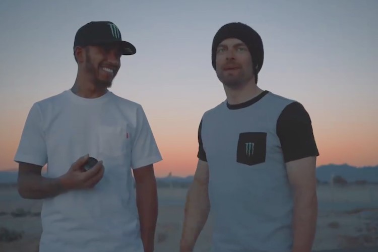 Hamilton przejecha si po torze motocyklem z Calem Crutchlowem