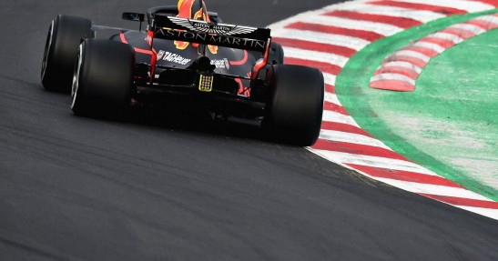 Hamilton ostrzega Ricciardo przed zrażeniem do siebie Red Bulla