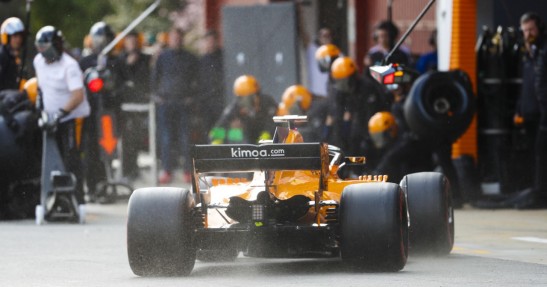 Fajtłapowaty pit-stop McLarena na testach F1