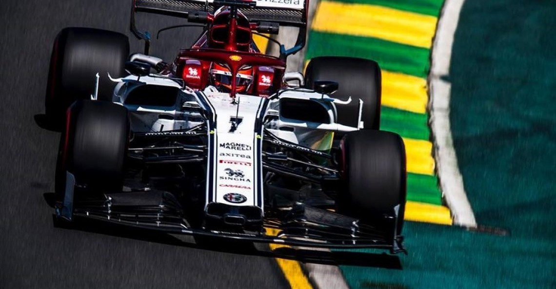 Raikkonen musiał przyspieszyć zjazd na pit-stop. Winna zrywka z wizjera kasku