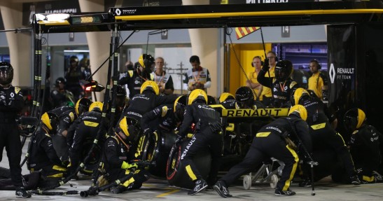 Bolidy Renault jednocześnie straciły moc. 'Brutalny moment'