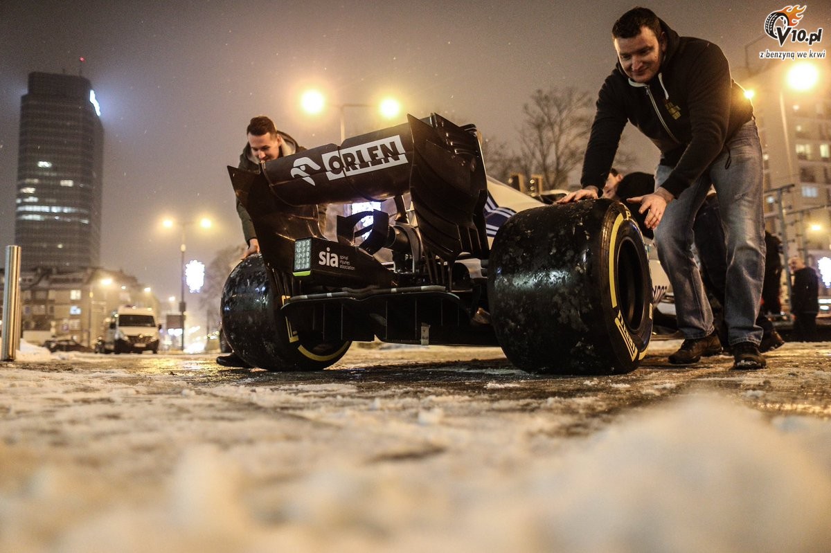 Bolid Williamsa z logotypami Orlenu na zdjciach