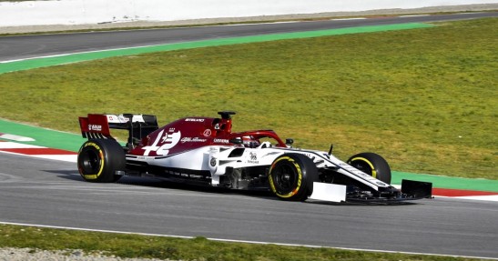 Kubica wstrzymuje się z komentowaniem bolidu