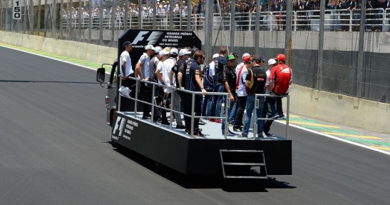 Hamilton nie ma potrzeby trzymania się w F1 z innymi kierowcami