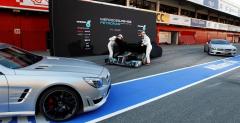 Schumacher i Rosberg wyprbowali nowy samochd bezpieczestwa F1 - Mercedesa SL63 AMG