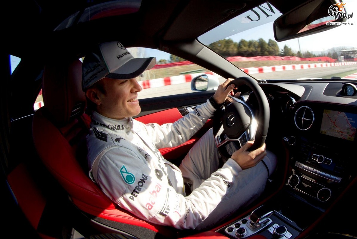 Schumacher i Rosberg wyprbowali nowy samochd bezpieczestwa F1 - Mercedesa SL63 AMG