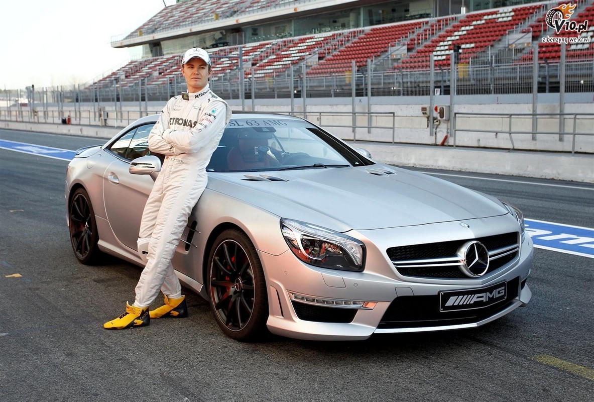 Schumacher i Rosberg wyprbowali nowy samochd bezpieczestwa F1 - Mercedesa SL63 AMG