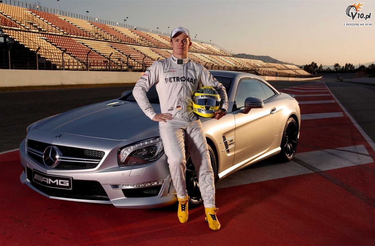 Schumacher i Rosberg wyprbowali nowy samochd bezpieczestwa F1 - Mercedesa SL63 AMG