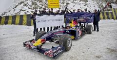Bolid Red Bulla wspi si na Himalaje - wideo